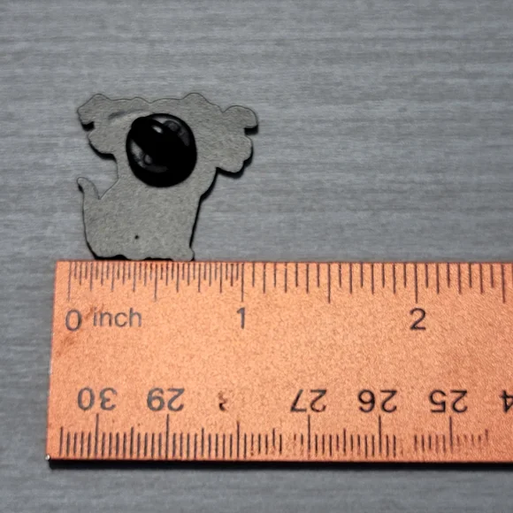 101 Dalmatians Cerberus Enamel Pin - Picture 6 of 9